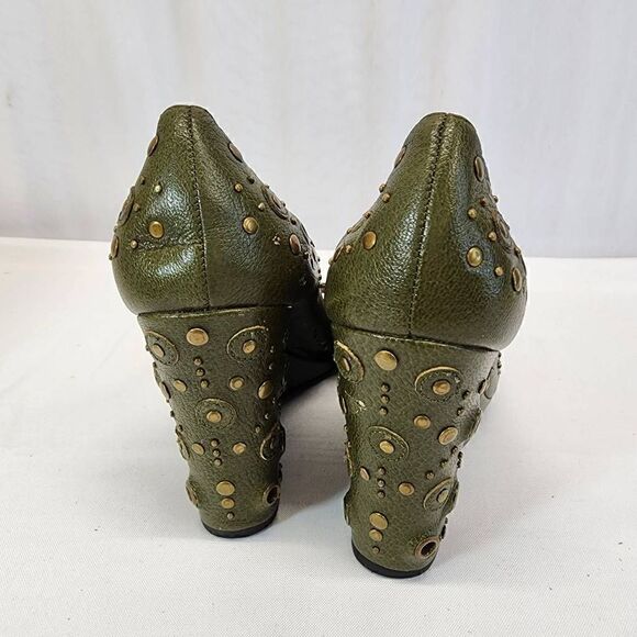 Oscar by Oscar de la Renta Leather Green Studded Wedges Heel in size 7.5 - Picture 5 of 9